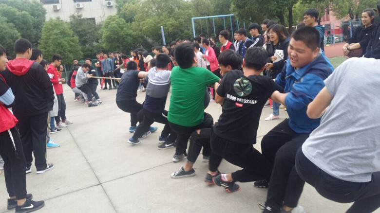 青春如火,逐梦扬威——船舶工程学院举办拔河比赛