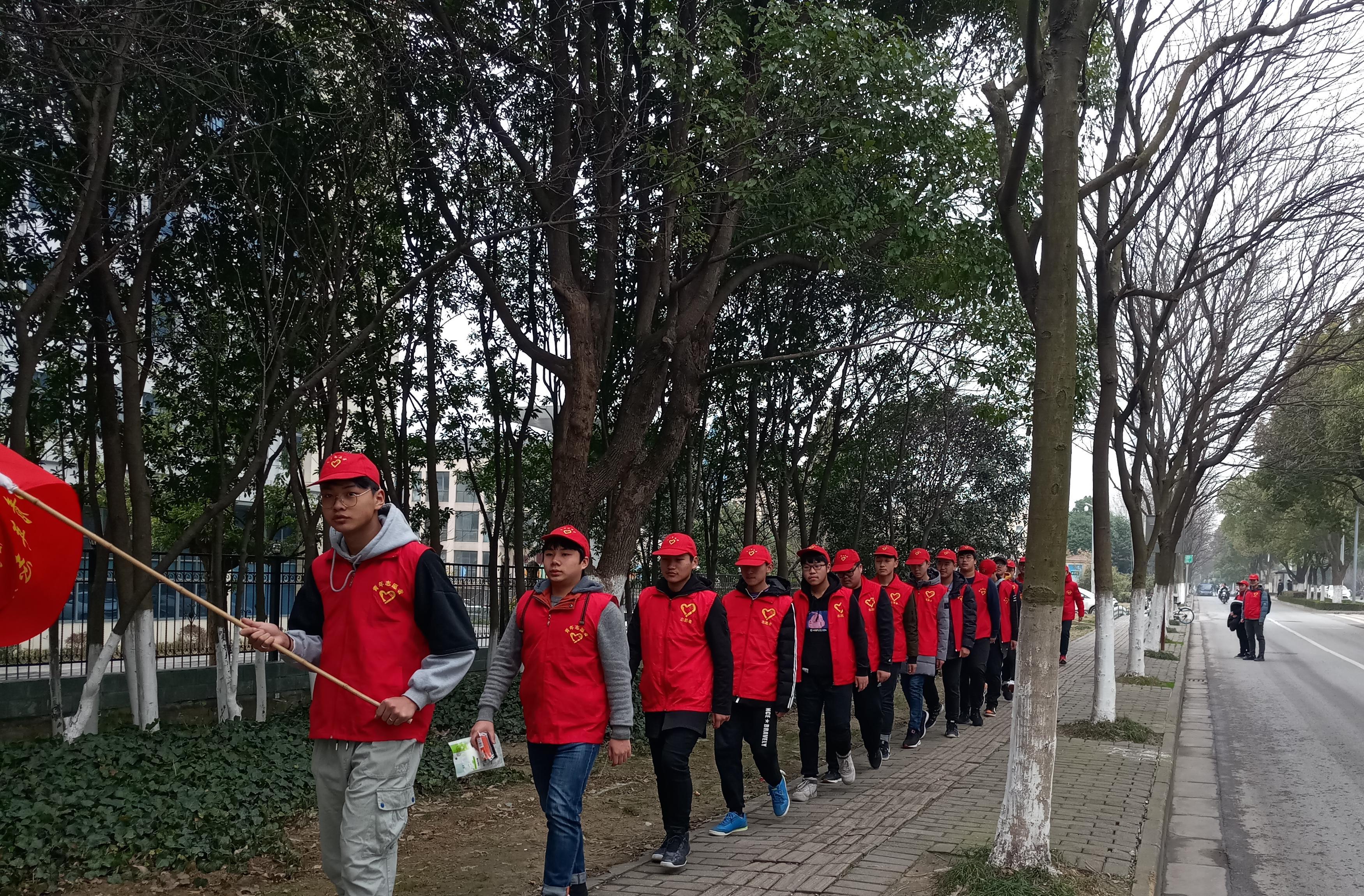 机电工程学院雷锋月“绿色惠山行”活动