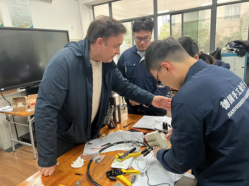 中级考工 齐心协力