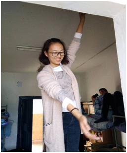 党员进宿舍 清洗空调迎暖冬