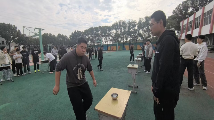 趣味运动燃激情,凝心聚力乐无穷 ——251211班趣味运动会