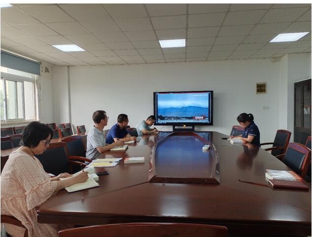 在新形势下坚持和发展中国特色社会主义