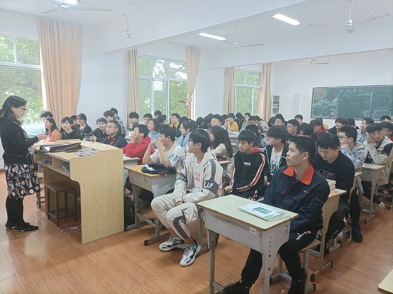 机械工程学院朱江红老师开设“学生礼仪——课堂礼仪与仪表举止”学术讲座