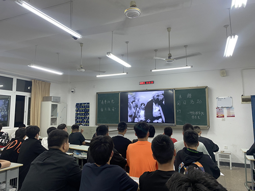 汽车工程学院团总支组织全体团员青年观看抗战 影片《地道战》