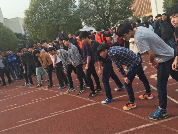 我校成功举办第二届冬季长跑比赛