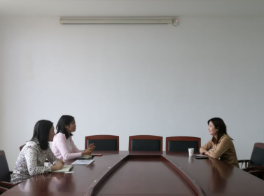 无锡嘉泽企业管理公司来校交流洽谈