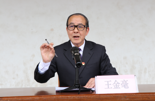 法制相随 安全常伴 ：学校召开法制教育大会