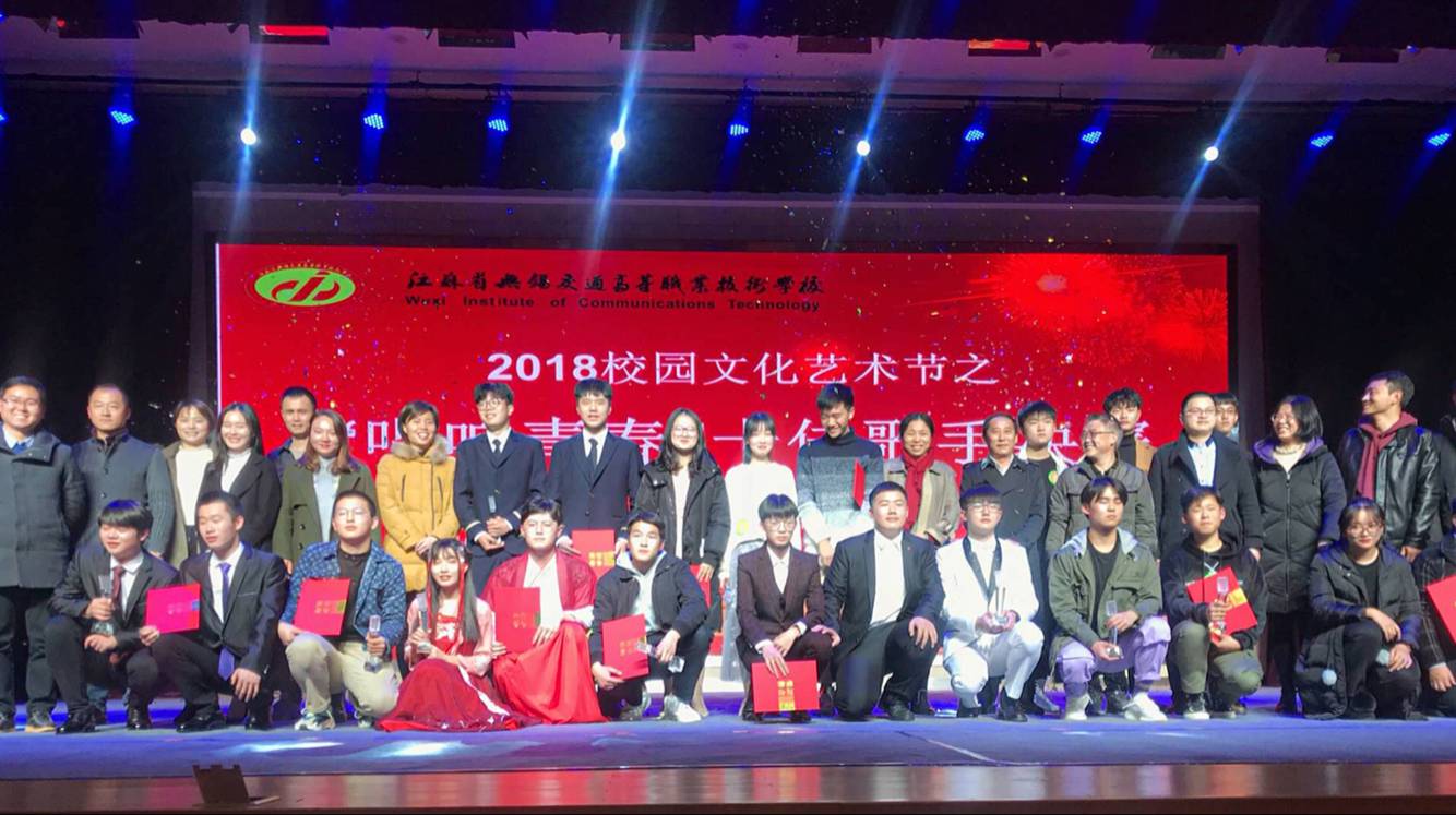 1544439499016070199.png 评委.png