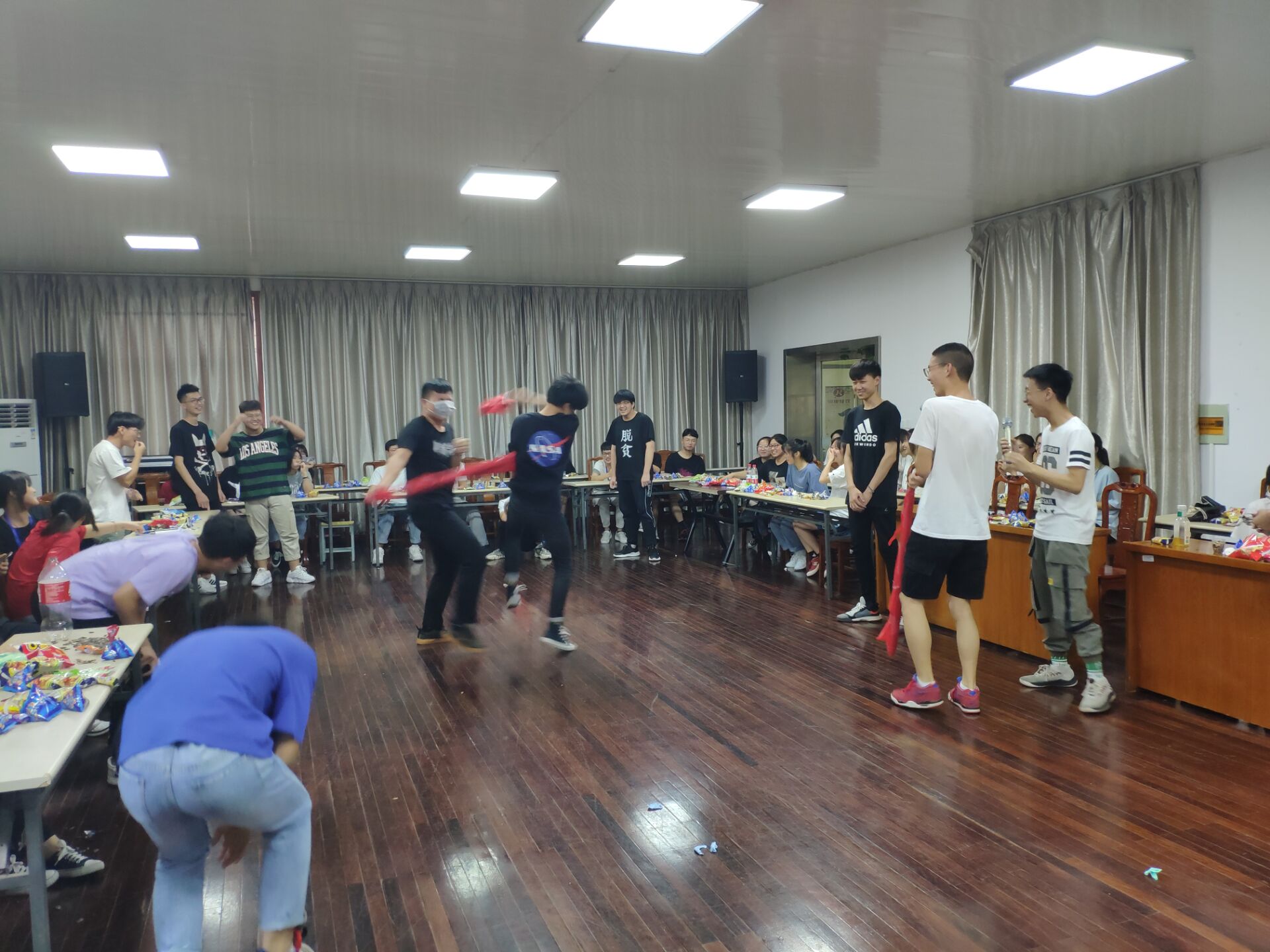 时逝年华,相聚未来 ——信息管理学院第八届学生会欢送会圆满结束