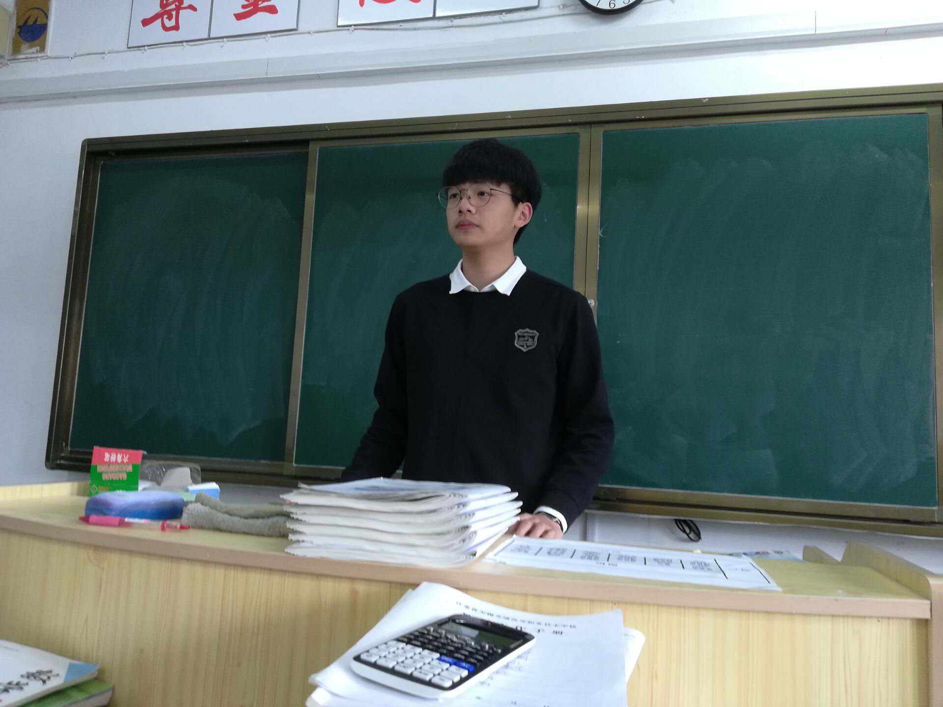 1554973589505045818.png 班会.png